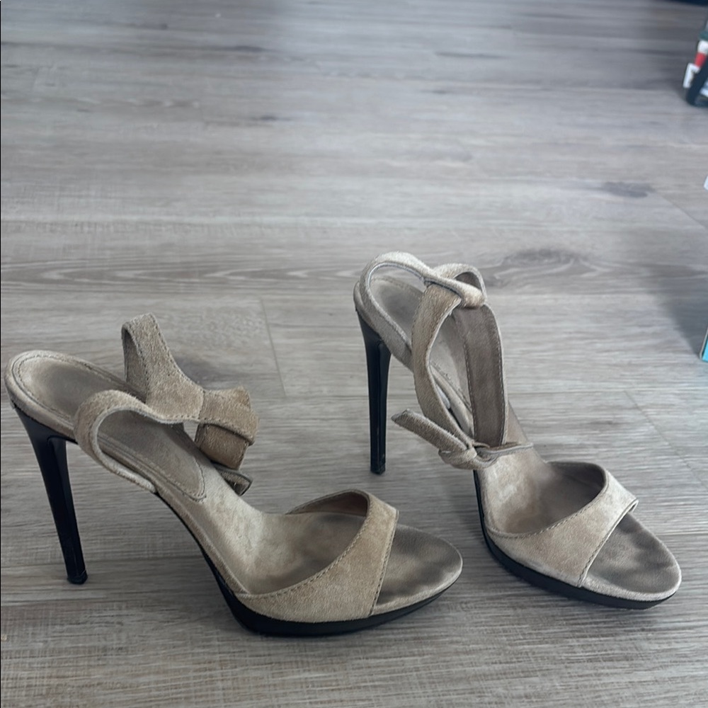 Burberry Elegant Tan High Heel Sandals